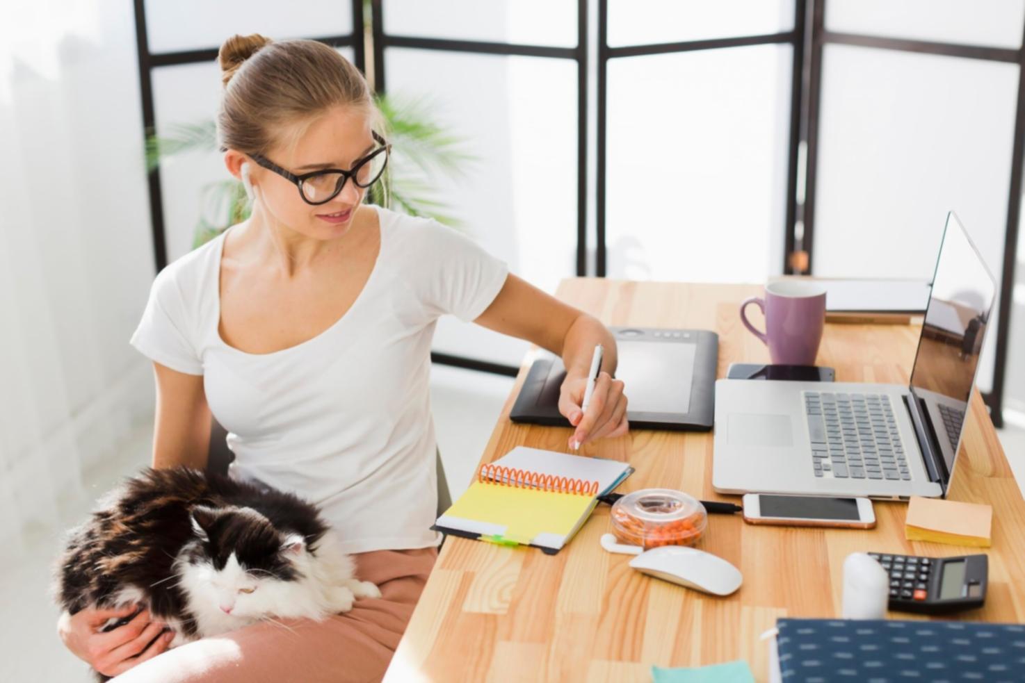 Personas trabajando en planificación financiera